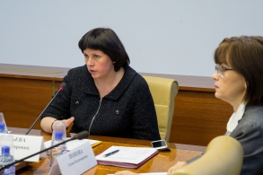 Сенатор провела «круглый стол»на тему «Участие институтов гражданского общества в защите прав несовершеннолетних в субъектах РФ».