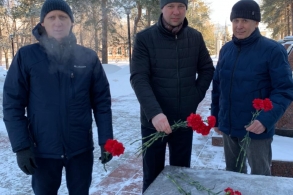 23 февраля партийцы поздравили оренбургских мужчин с праздником 